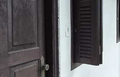 Imagem: A casa possui 5 Dormitórios, 2 Banheiros, 2 Vagas na garagem