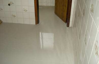 Imagem: O apartamento possui 2 Dormitórios, 1 Banheiro, 1 Vaga na garagem