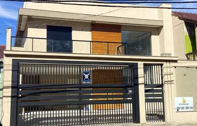 Imagem: A casa possui 3 Vagas na garagem, 20m² de Área Privada, Imóvel