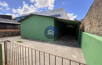 Imagem: A casa possui 2 Dormitórios, 1 Banheiro, 1 Vaga na garagem