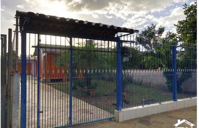 Imagem: A casa possui 3 Dormitórios, 2 Banheiros, 20m² de Área Privada