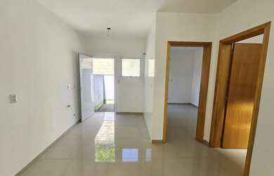 Imagem: A casa em condomínio possui 1 Vaga na garagem e 48m² de Área