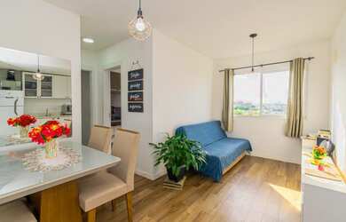 Imagem: O apartamento possui 2 Dormitórios, 1 Banheiro, 1 Vaga na garagem