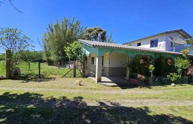 Imagem: A fazenda possui 4 Dormitórios, 1 Banheiro, 350m² de Área