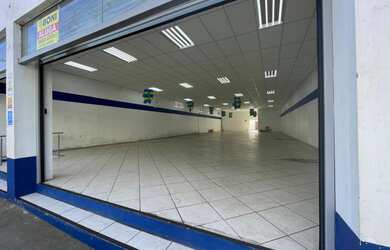 Imagem: A sala comercial possui 2 Banheiros e está localizado em Centro