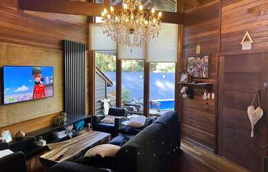 Imagem: A casa possui 4 Dormitórios, 1 Suíte, 920m² de Área Privada