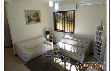 Imagem: A casa possui 3 Dormitórios, 1 Suíte, 4 Banheiros, 2 Vagas