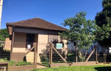 Imagem: A casa possui 3 Dormitórios, 1 Banheiro, 1 Vaga na garagem