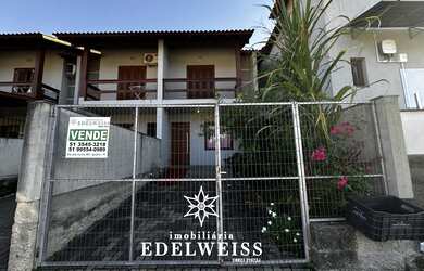 Imagem: A casa à venda possui 2 Dormitórios, 2 Banheiros, 1 Vaga na