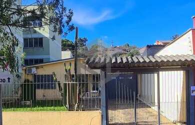 Imagem: A casa possui 3 Dormitórios, 2 Banheiros, 2 Vagas na garagem