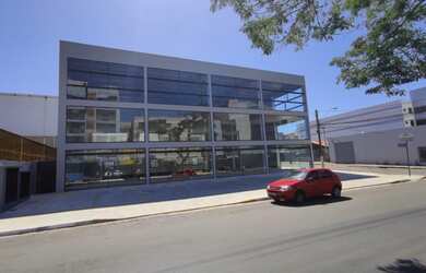 Imagem: A sala comercial possui 700m² de Área Privada, Imóvel novo