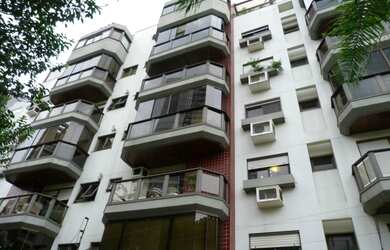 Imagem: O apartamento possui 4 Dormitórios, 1 Suíte, 2 Banheiros