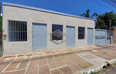 Imagem: A casa possui 4 Dormitórios, 2 Banheiros, 176m² de Área Privada