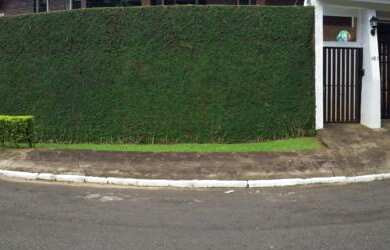 Imagem: A casa possui 4 Dormitórios, 2 Suítes, 4 Banheiros, 2 Vagas