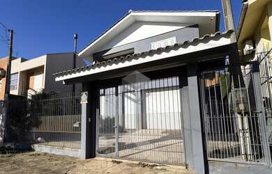 Imagem: A casa possui 3 Dormitórios, 1 Suíte, 3 Banheiros, 2 Vagas