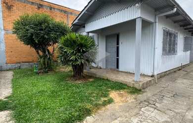 Imagem: A casa possui 5 Dormitórios, 2 Banheiros, 6 Vagas na garagem