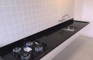 Imagem: O apartamento possui 2 Dormitórios, 1 Banheiro, 1 Vaga na garagem