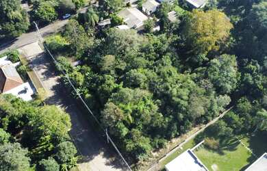 Imagem: O terreno possui 2.210m² de Área e está localizado em Vista