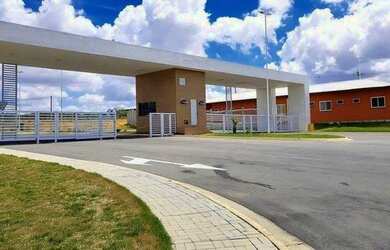 Imagem: O terreno possui 200m² de Área e está localizado em Castro