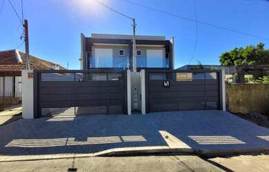 Imagem: A casa possui 3 Dormitórios, 2 Suítes, 3 Banheiros, 2 Vagas