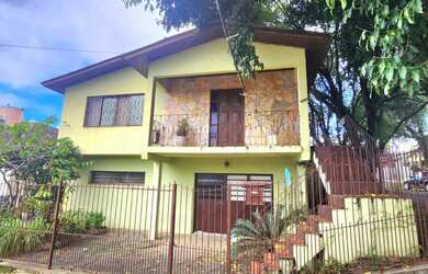 Imagem: A casa possui 2 Dormitórios, 2 Banheiros, 2 Vagas na garagem