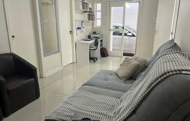 Imagem 4: Casa Bairro Cohab. 184m² de Área Privada, 3 Vagas na garageme2 Dormitórios