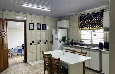 Imagem 2: Casa Bairro Cohab. 184m² de Área Privada, 3 Vagas na garageme2 Dormitórios