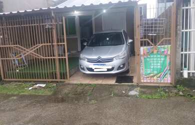 Imagem: A casa em condomínio possui 4 Dormitórios, 2 Banheiros, 1