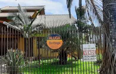 Imagem: A casa à venda possui 3 Dormitórios, 2 Banheiros, 3 Vagas