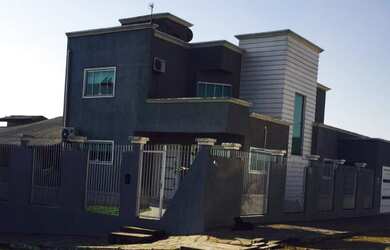 Imagem: A casa possui 4 Dormitórios, 1 Suíte, 2 Banheiros, 3 Vagas