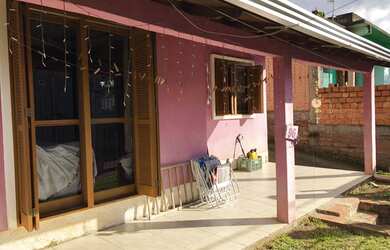 Imagem: A casa possui 2 Dormitórios, 1 Suíte, 1 Banheiro, 65m² de