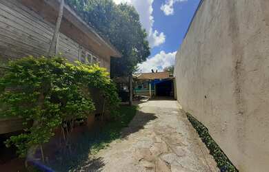 Imagem: A casa possui 1 Dormitório, 1 Banheiro, 2 Vagas na garagem