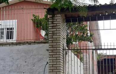 Imagem: A casa possui 3 Dormitórios, 1 Suíte, 3 Banheiros, 2 Vagas