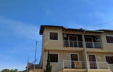 Imagem: A casa possui 2 Dormitórios, 2 Banheiros, 1 Vaga na garagem