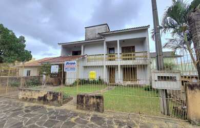 Imagem: A casa possui 3 Dormitórios, 1 Suíte, 3 Banheiros, 3 Vagas