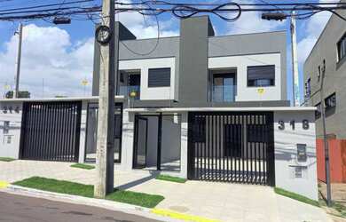 Imagem: A casa possui 3 Dormitórios, 3 Suítes, 3 Vagas na garagem