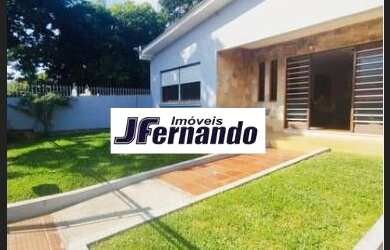 Imagem: A casa possui 4 Dormitórios, 1 Suíte, 3 Banheiros, 4 Vagas