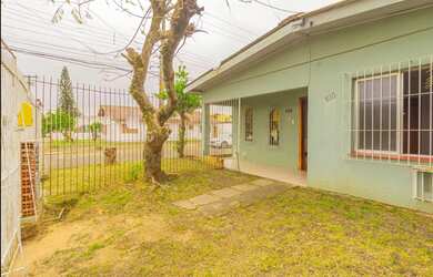 Imagem: A casa possui 4 Dormitórios, 4 Banheiros, 20m² de Área Privada