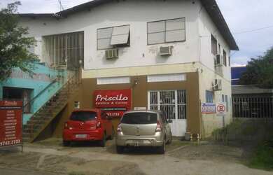 Imagem: O apartamento possui 4 Banheiros, 5 Vagas na garagem, 590m²