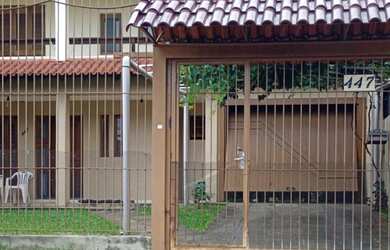 Imagem: A casa possui 3 Dormitórios, 1 Suíte, 2 Banheiros, 3 Vagas