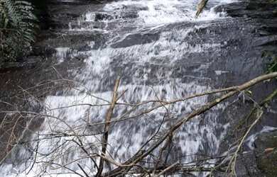 Imagem: O terreno possui 1 Dormitório, 1 Banheiro, 1 Vaga na garagem