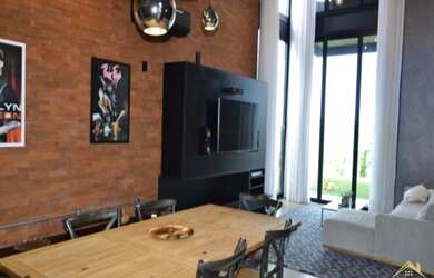 Imagem: A casa possui 3 Dormitórios, 1 Suíte, 3 Banheiros, 3 Vagas