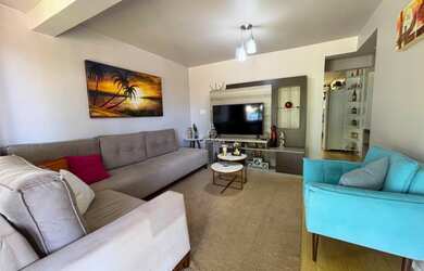 Imagem: A casa possui 3 Dormitórios, 2 Banheiros, 2 Vagas na garagem