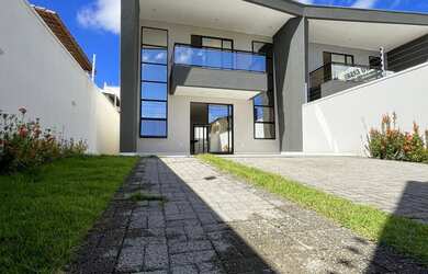 Imagem: A casa possui 4 Dormitórios, 4 Suítes, 4 Banheiros, 4 Vagas