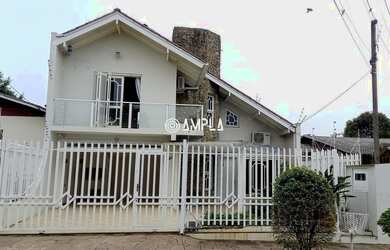 Imagem: A casa possui 3 Dormitórios, 1 Suíte, 3 Banheiros, 2 Vagas