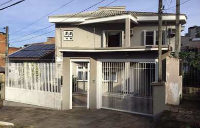 Imagem: A casa possui 3 Dormitórios, 4 Banheiros, 4 Vagas na garagem