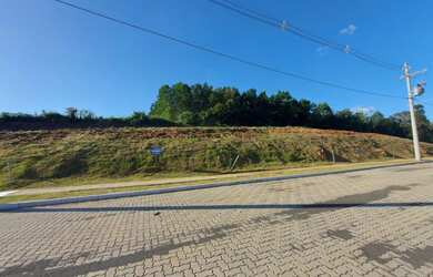 Imagem: O terreno possui 250m² de Área e está localizado em Lago