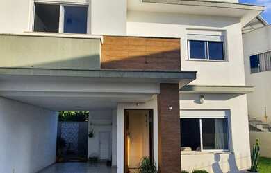 Imagem: A casa possui 3 Dormitórios, 1 Suíte, 3 Banheiros, 1 Vaga