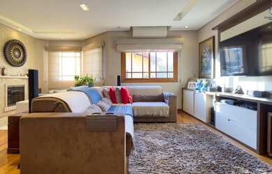 Imagem: A casa em condomínio possui 4 Banheiros, 3 Vagas na garagem