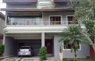 Imagem: A casa em condomínio possui 5 Dormitórios, 3 Suítes, 5 Banheiros